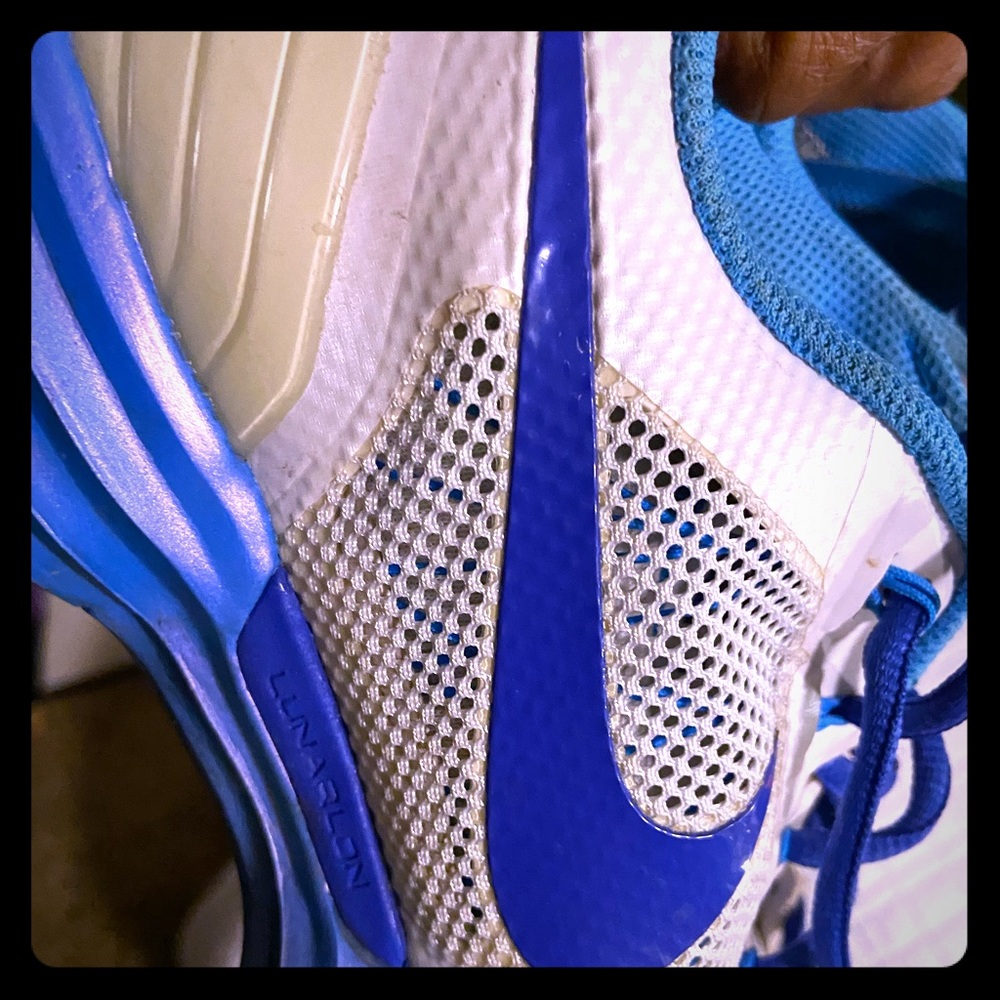 Nike sneakers sz men’s 8.5..10m -ladies
